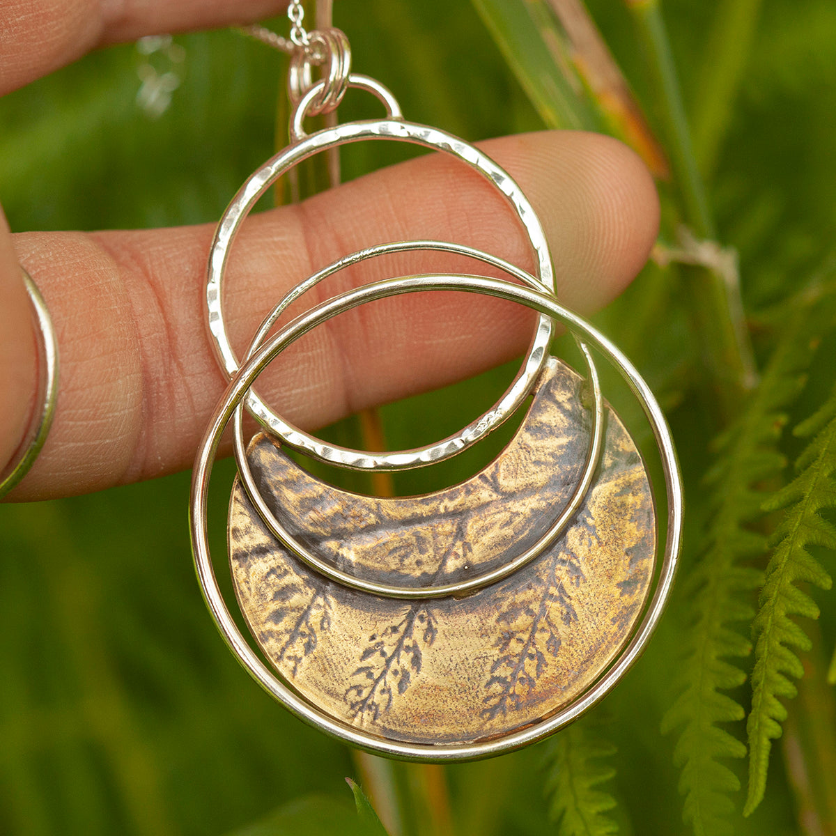 Pièce unique • Pendentif Vegetal Moon #25 • argent & laiton (prêt à expédier)