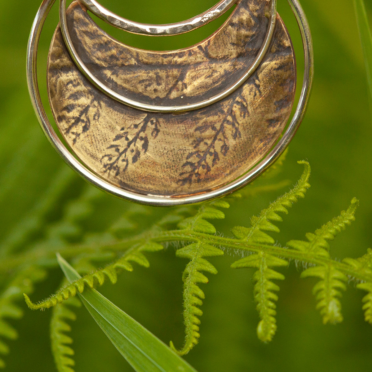 Pièce unique • Pendentif Vegetal Moon #25 • argent & laiton (prêt à expédier)