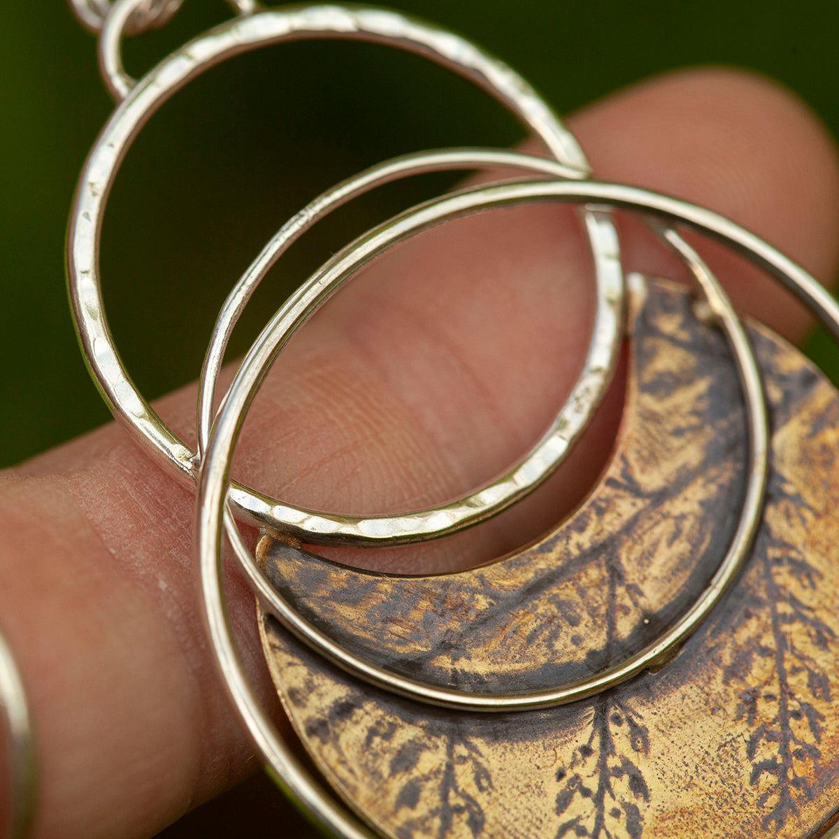 Pièce unique • Pendentif Vegetal Moon #25 • argent & laiton (prêt à expédier)