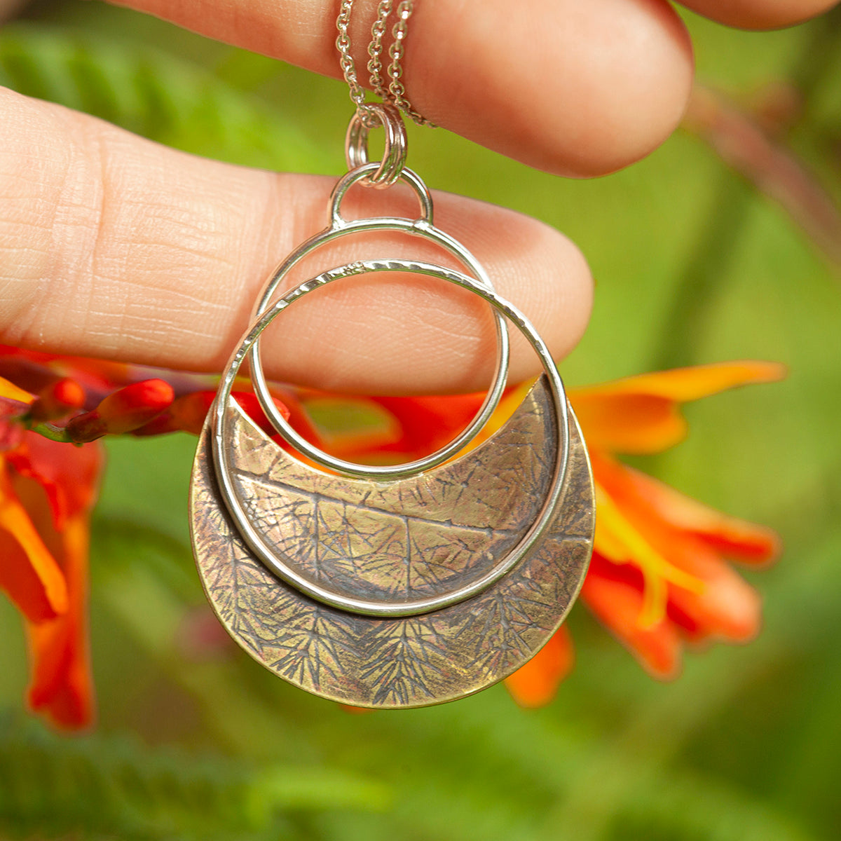Pieza única • Colgante Vegetal Moon #26 • plata y latón (listo para enviar)