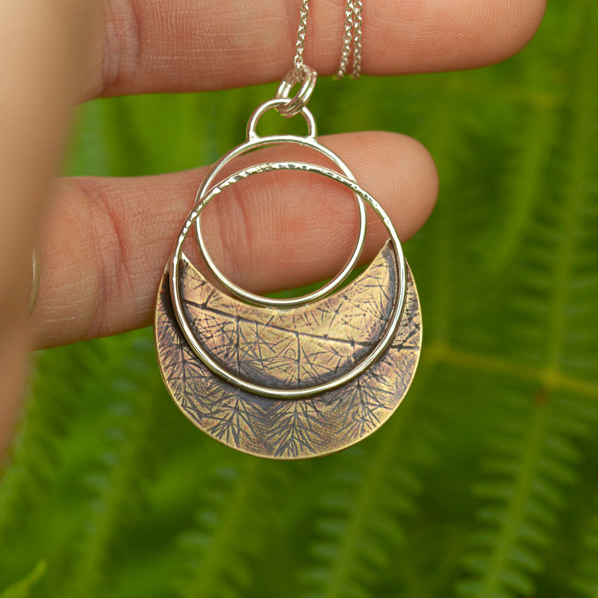 Pieza única • Colgante Vegetal Moon #26 • plata y latón (listo para enviar)