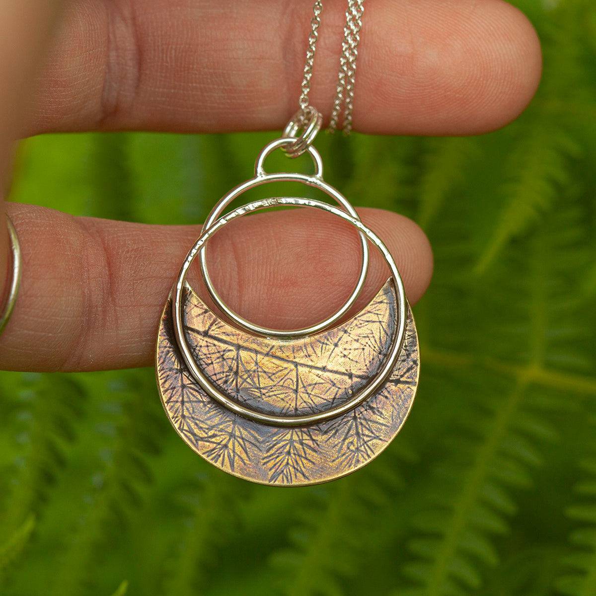 Pieza única • Colgante Vegetal Moon #26 • plata y latón (listo para enviar)