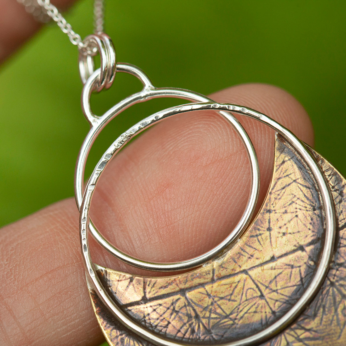 Pieza única • Colgante Vegetal Moon #26 • plata y latón (listo para enviar)