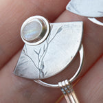 Lade das Bild in den Galerie-Viewer, OOAK Vegetal Elira earrings #16 • White Labradorite (ready to ship)
