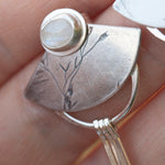 Lade das Bild in den Galerie-Viewer, OOAK Vegetal Elira earrings #16 • White Labradorite (ready to ship)
