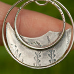 Lade das Bild in den Galerie-Viewer, OOAK • Vegetal Moon pendant #18 • silver (ready-to-ship)
