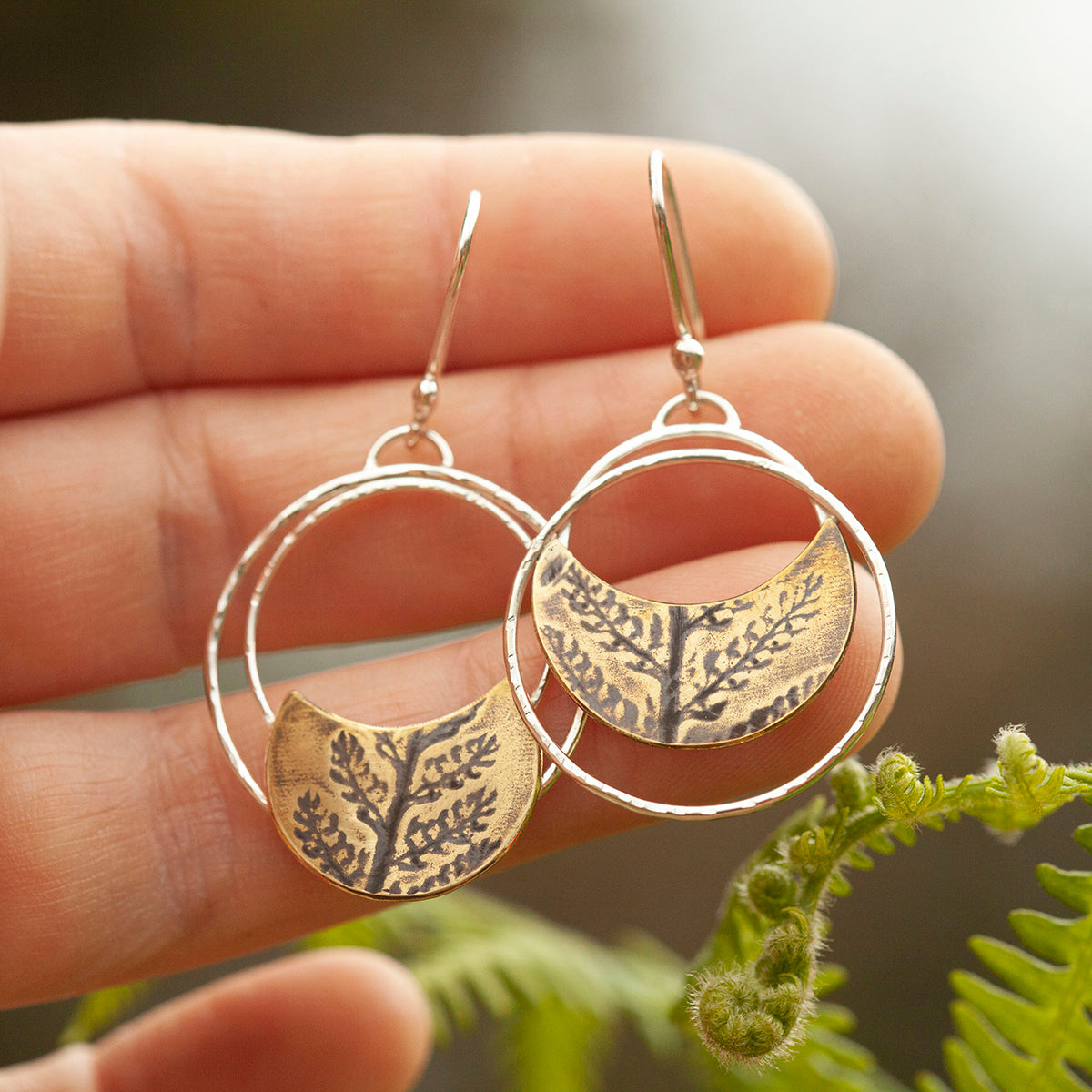 Pieza única • Pendientes Vegetal Moon #20 • plata y latón (listos para enviar)