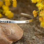 Afbeelding in Gallery-weergave laden, OOAK Ethnic bracelet in silver #16 • size 5,75cm (ready-to-ship)
