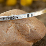 Afbeelding in Gallery-weergave laden, OOAK Ethnic bracelet in silver #17 • size 5,5cm (ready-to-ship)
