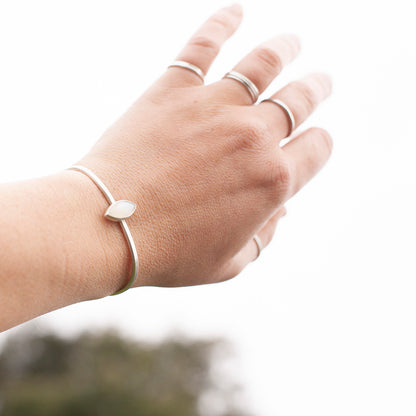 Pulsera Elva pieza única #3 • piedra de luna (listo para enviar)