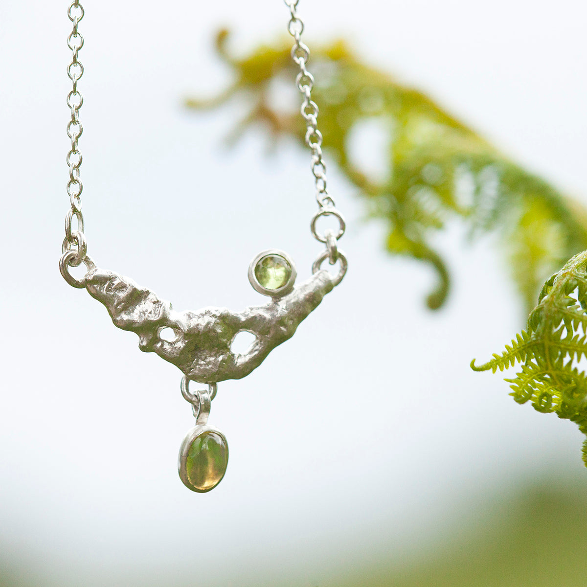 Collier Lava pièce unique #8 • Péridot & opale (prêt à expédier)