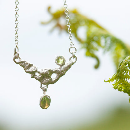 Collier Lava pièce unique #8 • Péridot & opale (prêt à expédier)