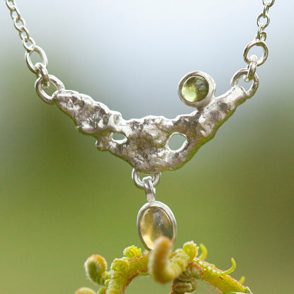 Collier Lava pièce unique #8 • Péridot & opale (prêt à expédier)