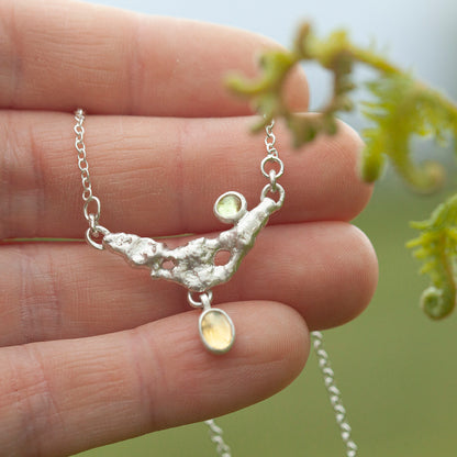 Collier Lava pièce unique #8 • Péridot & opale (prêt à expédier)