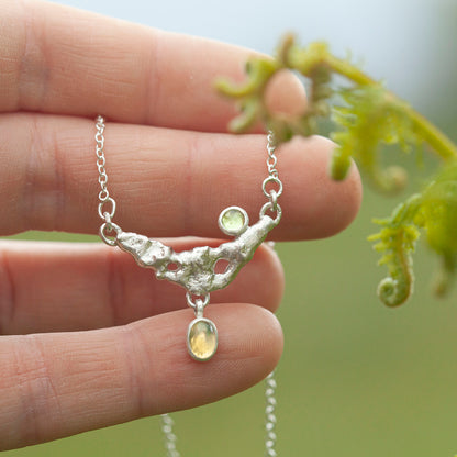 Collier Lava pièce unique #8 • Péridot & opale (prêt à expédier)