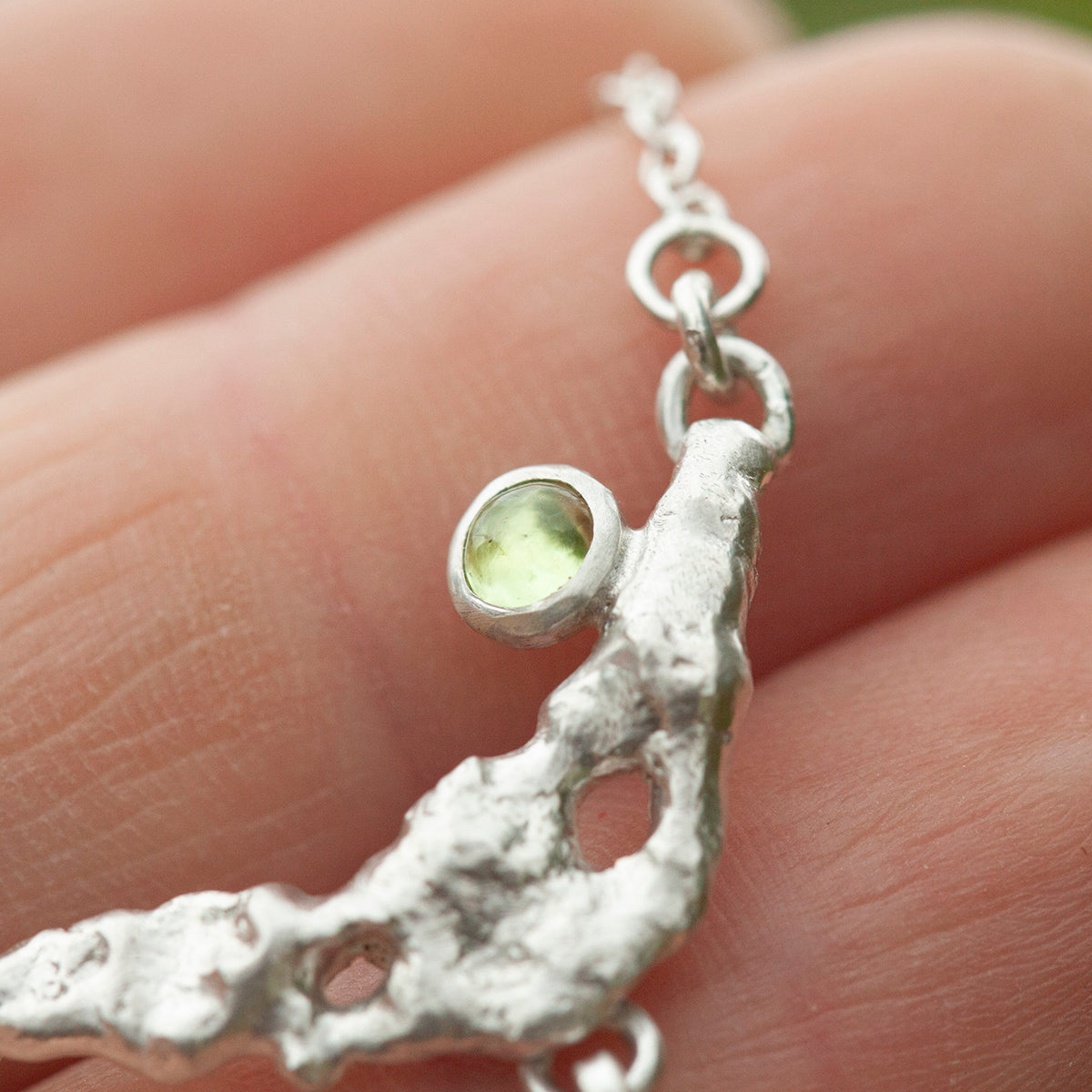 Collier Lava pièce unique #8 • Péridot & opale (prêt à expédier)