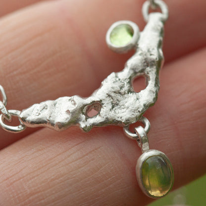 Collier Lava pièce unique #8 • Péridot & opale (prêt à expédier)