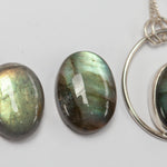 Cargar imagen en el visor de la galería, Choose Your Stone : Mae Pendant   (made to order)
