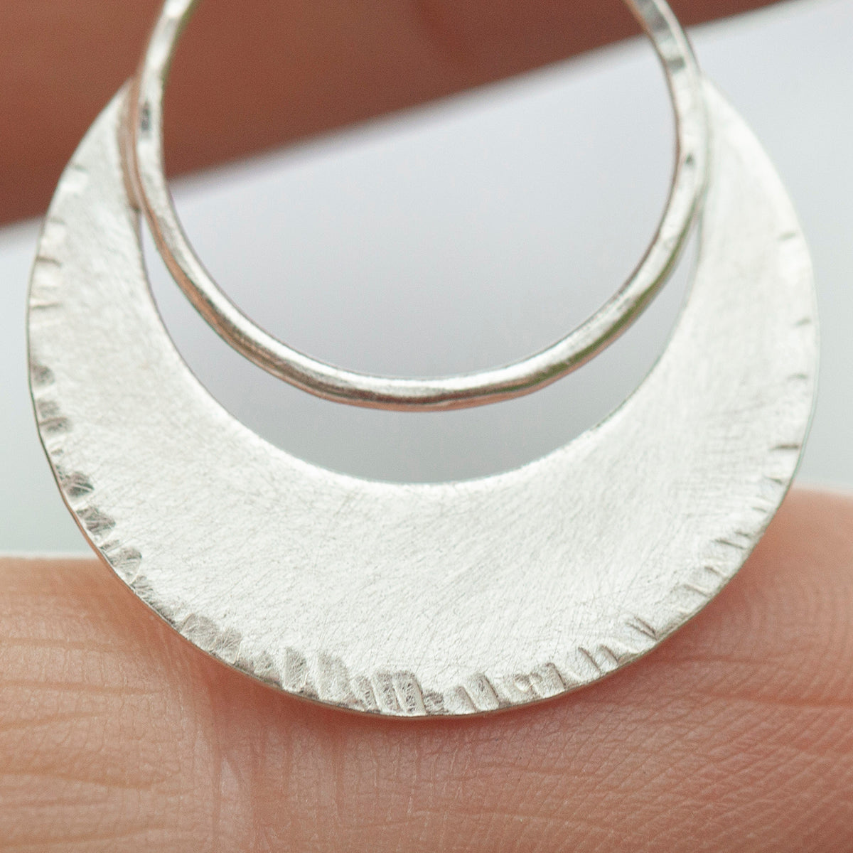 Pieza única • Colgante luna creciente en plata #21 (listo para enviar)