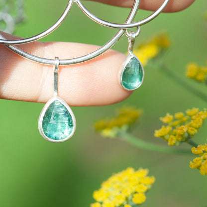 Uniek exemplaar Healing Tears zilveren hanger #3 • Fossiel koraal & Kyaniet (klaar voor verzending)