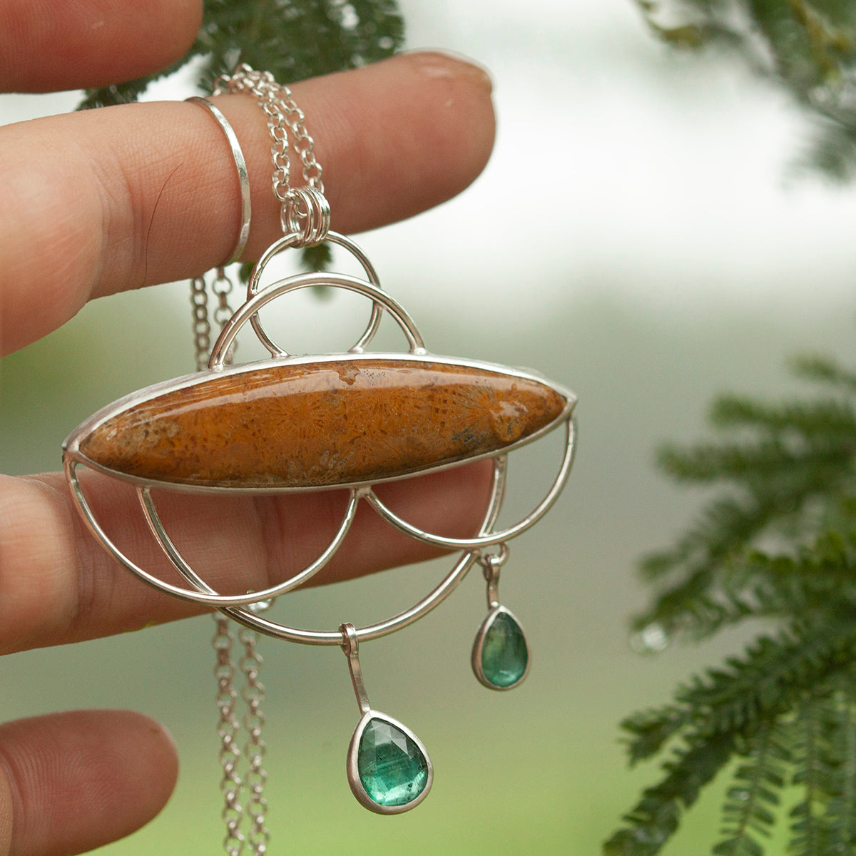 Uniek exemplaar Healing Tears zilveren hanger #3 • Fossiel koraal & Kyaniet (klaar voor verzending)