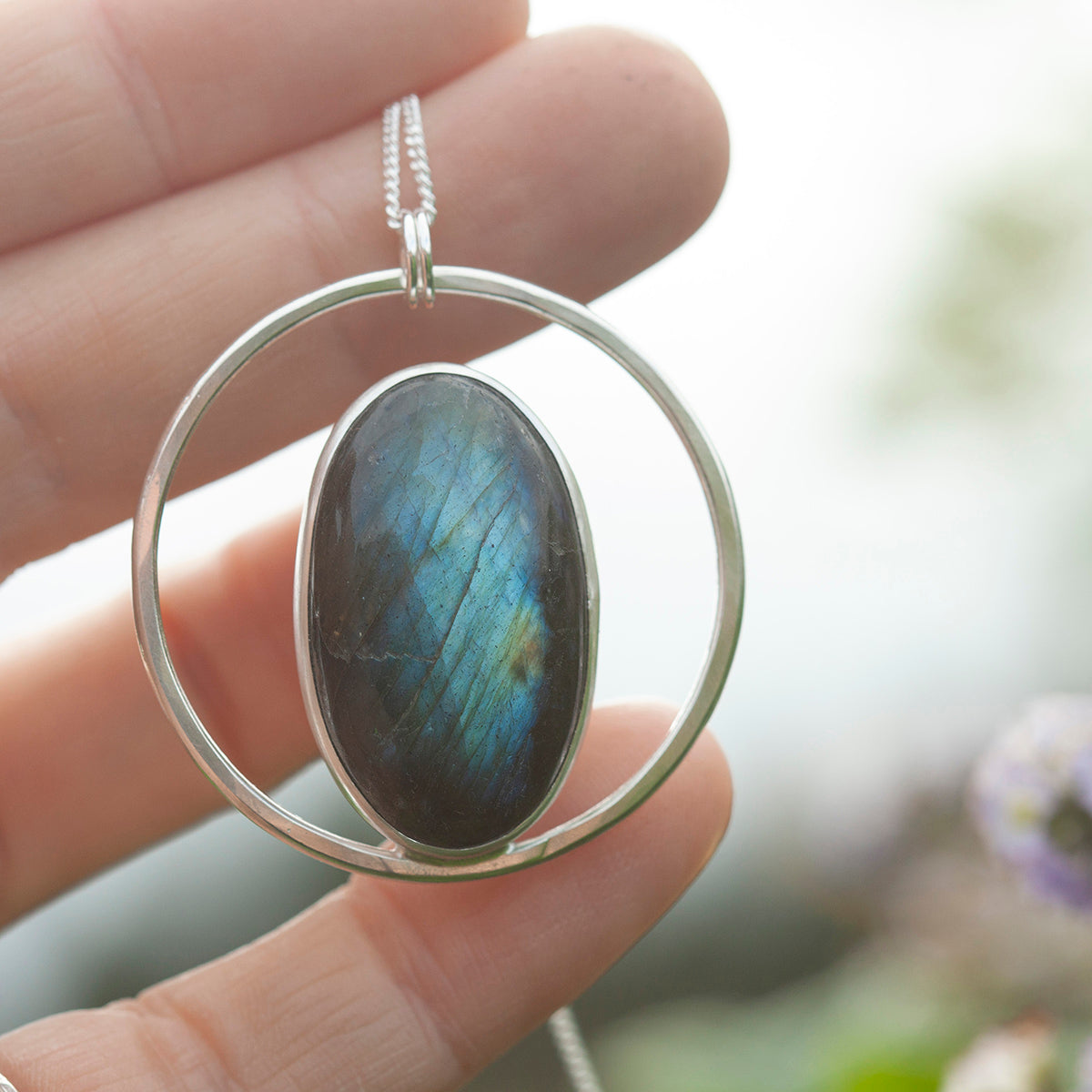 Pendentif Mae en argent pièce unique #41 • Labradorite (prêt à expédier)