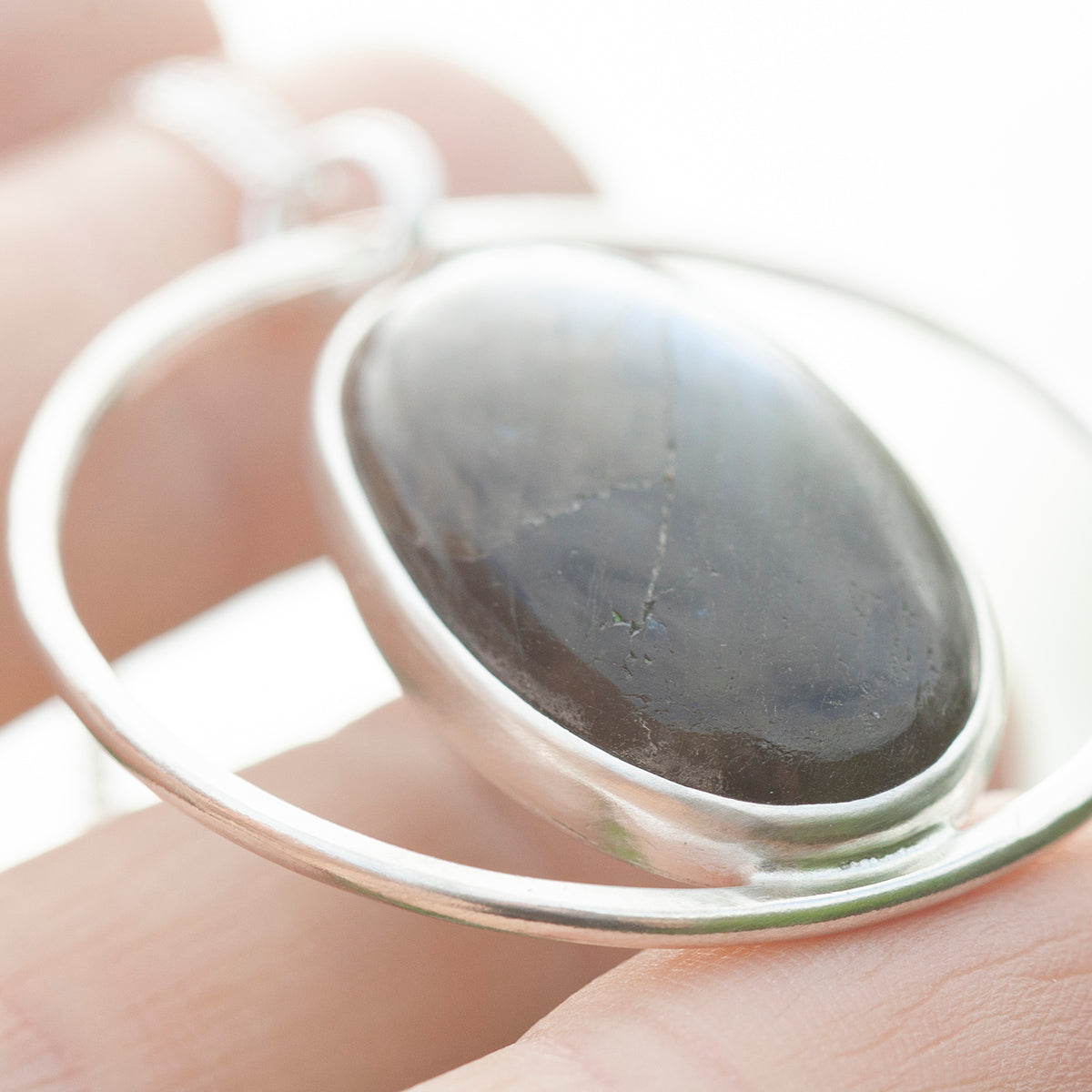 Pendentif Mae en argent pièce unique #41 • Labradorite (prêt à expédier)