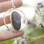 Afbeelding in Gallery-weergave laden, OOAK Mae pendant in silver #43 • Purple Labradorite (Ready to ship)
