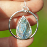 Cargar imagen en el visor de la galería, OOAK Mae pendant in silver #34 • rough Labradorite (Ready to ship)
