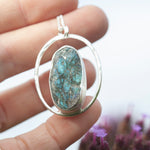 Cargar imagen en el visor de la galería, OOAK Mae pendant in silver #35 • rough Labradorite (Ready to ship)

