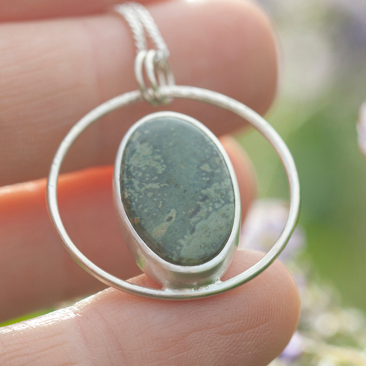 Pendentif Mae en argent pièce unique #48 • Jaspe vert (prêt à expédier)