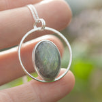 Afbeelding in Gallery-weergave laden, OOAK Mae pendant in silver #45 • Labradorite (Ready to ship)
