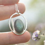 Lade das Bild in den Galerie-Viewer, OOAK Mae pendant in silver #46 • Labradorite (Ready to ship)
