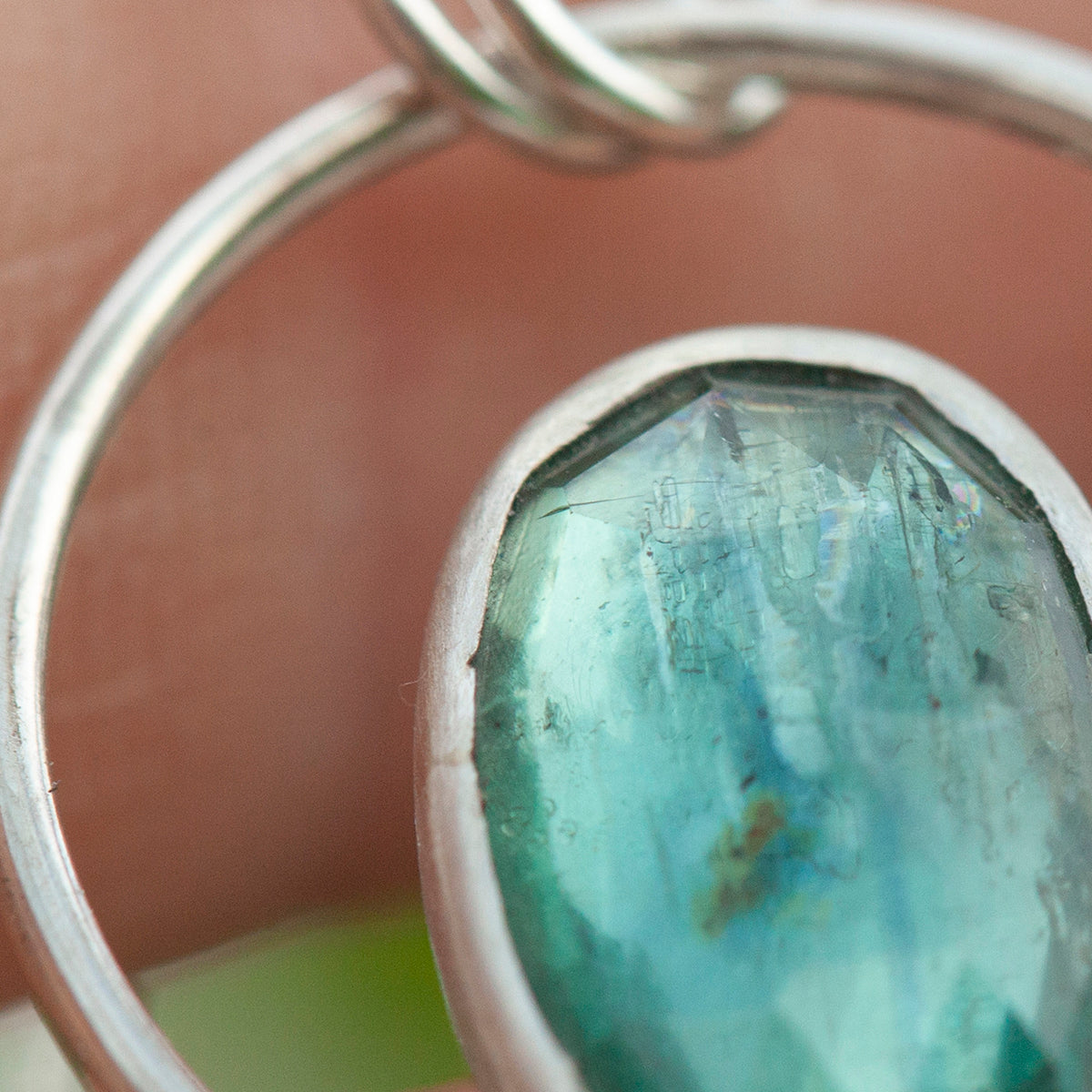 Pendentif Mae en argent pièce unique #11 • Cyanite  (prêt à expédier)
