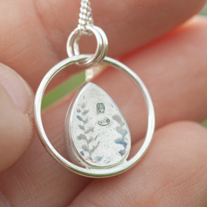Colgante Mae de plata pieza única #38 • Labradorita (Listo para enviar)