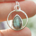 Afbeelding in Gallery-weergave laden, OOAK Mae pendant in silver #39 • Labradorite (Ready to ship)
