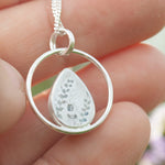 Afbeelding in Gallery-weergave laden, OOAK Mae pendant in silver #39 • Labradorite (Ready to ship)
