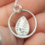Afbeelding in Gallery-weergave laden, OOAK Mae pendant in silver #40 • Labradorite (Ready to ship)
