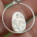 Charger l&#39;image dans la galerie, OOAK Mae pendant in silver #32 • Natural beach pebble (Ready to ship)
