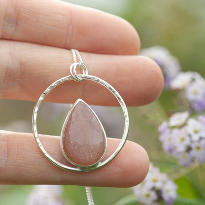 Colgante Mae de plata pieza única #26 • Piedra de luna rosa (Listo para enviar)