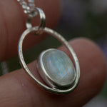 Afbeelding in Gallery-weergave laden, OOAK Mae pendant in silver #19 • White Labradorite ~ Rainbow Moonstone  (Ready to ship)
