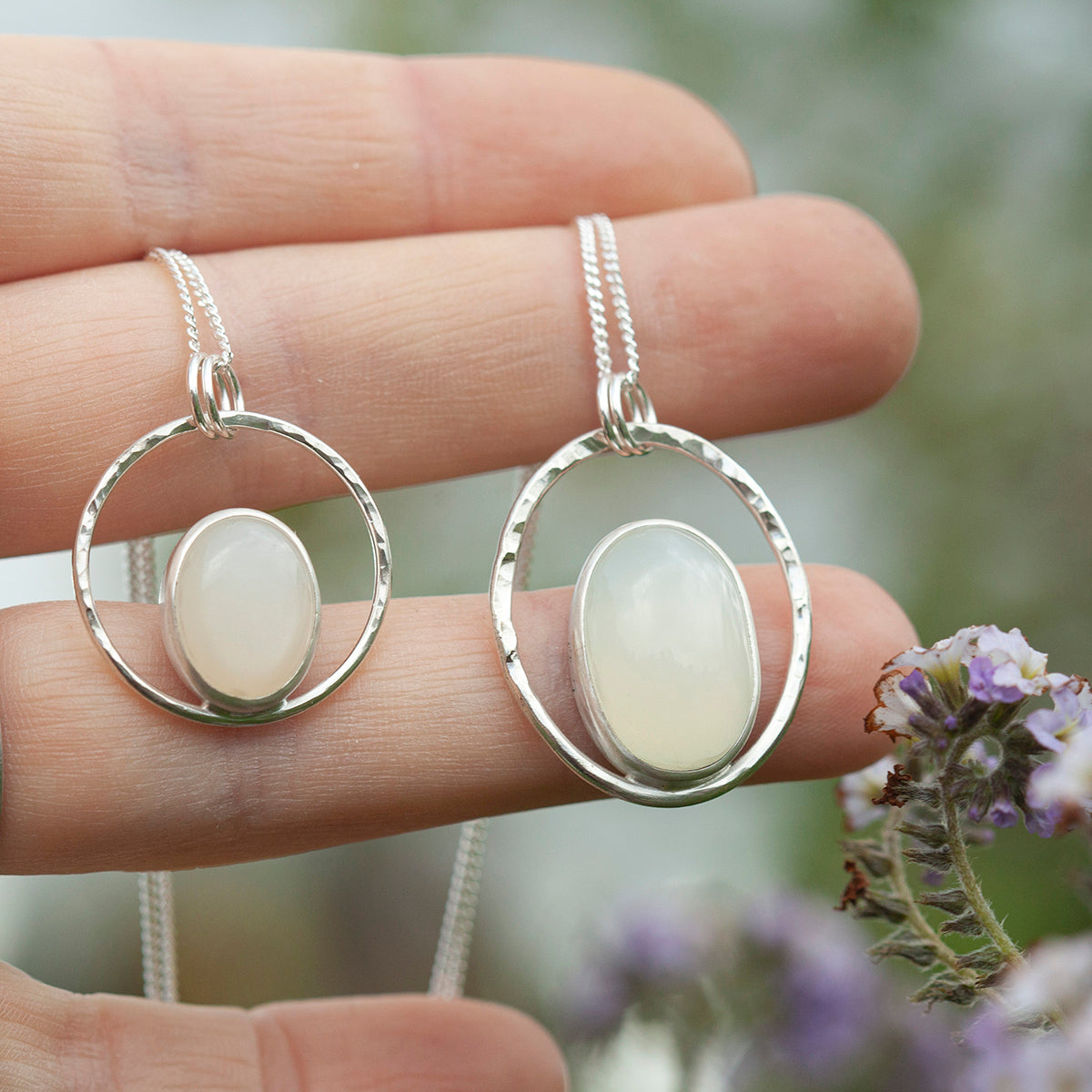 Pendentif Mae en argent pièce unique #18 • Pierre de lune blanche  (prêt à expédier)