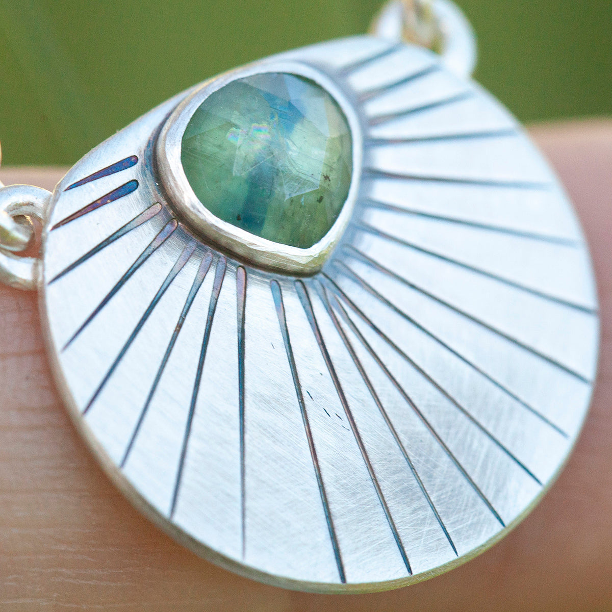 Alika ketting uniek exemplaar #4 • Kyaniet (klaar voor verzending)
