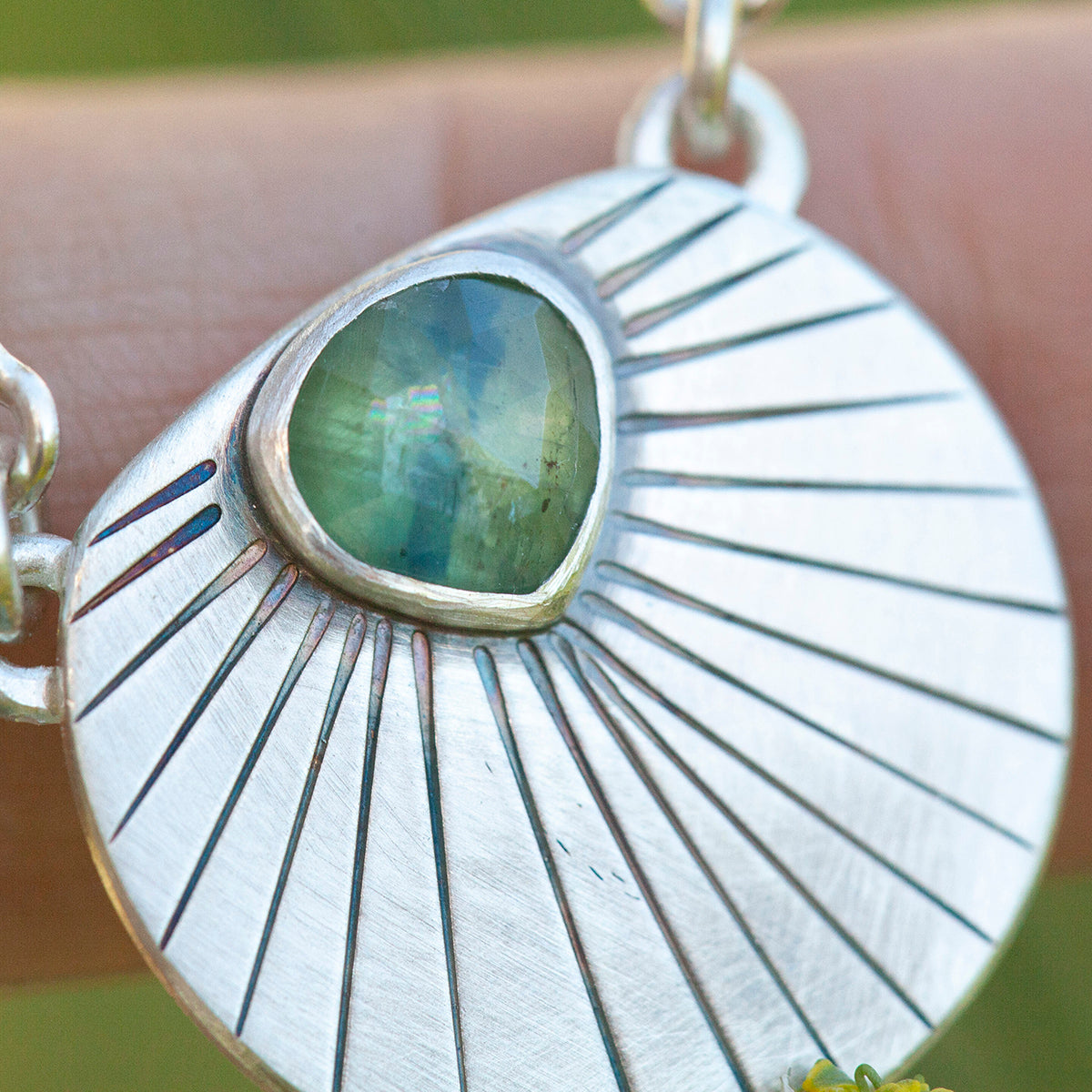 Alika ketting uniek exemplaar #4 • Kyaniet (klaar voor verzending)