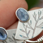 Cargar imagen en el visor de la galería, OOAK Aina earrings #16 • Tanzanite &amp; Peridot (ready to ship)
