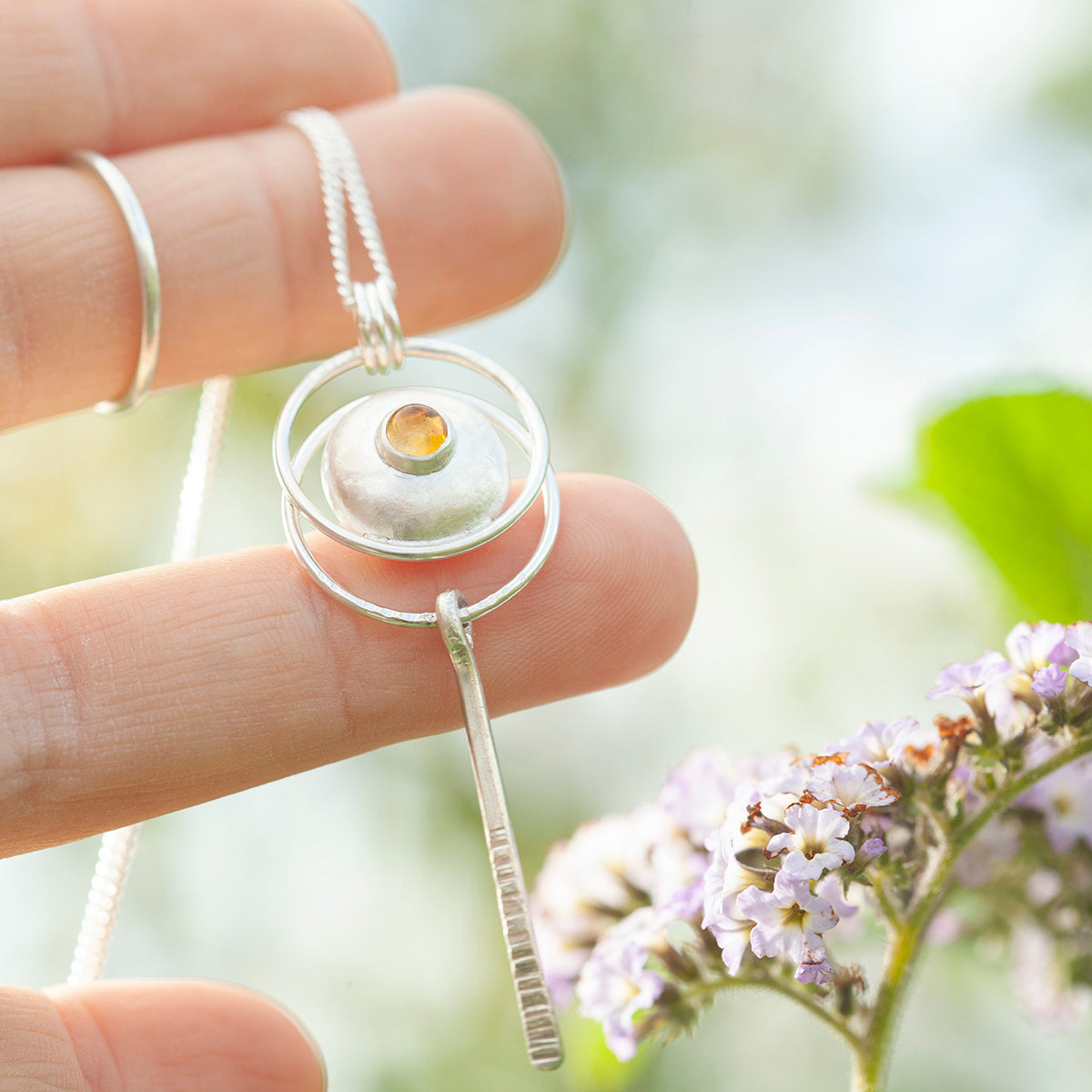 Pièce unique • Pendentif galet en argent avec citrine #5 (prêt à expédier)