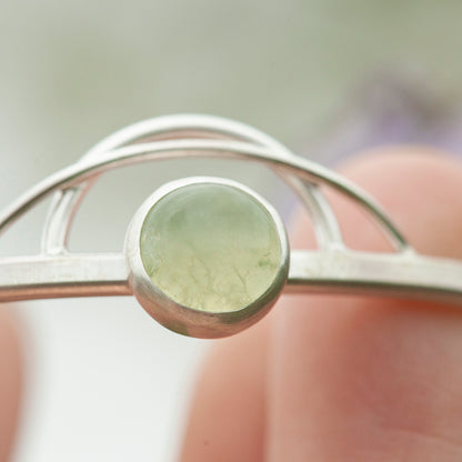 Bracelet Elva pièce unique #14 • Préhnite & arches (prêt à expédier)