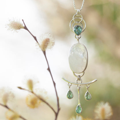 Pièce unique Pendentif Aurae #18 • Labradorite blanche & cyanites (prêt à expédier)