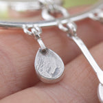 Cargar imagen en el visor de la galería, OOAK Aurae pendant #18 • White Labradorite &amp; Kyanites (ready to ship)
