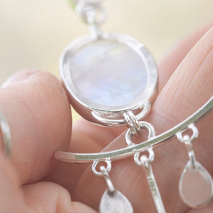 Pièce unique Pendentif Aurae #18 • Labradorite blanche & cyanites (prêt à expédier)